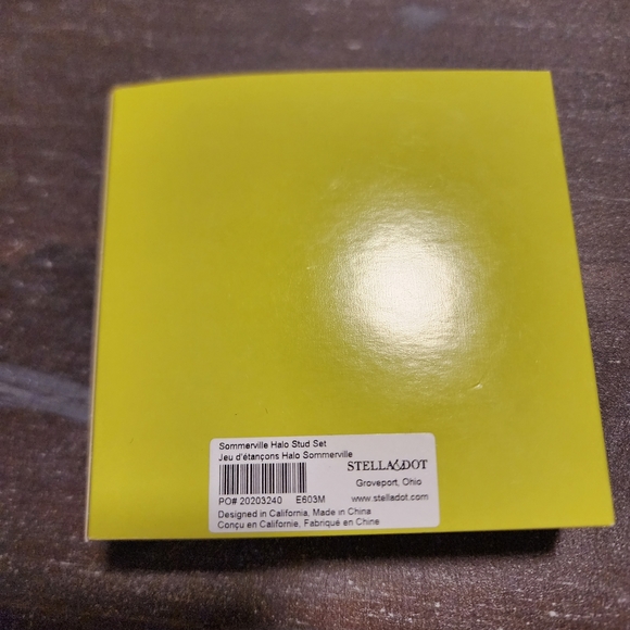 Stella & Dot Sommerville halo stud set new in box. - Picture 3 of 3